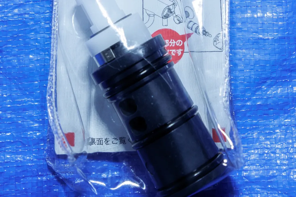 室蛇口KVKのKF800T系の突然水が出なくなる症状修理：新しい切替弁を用意